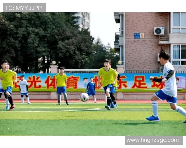 凌龙足球：激情与梦想交织的绿茵场上演绎青春的无限可能